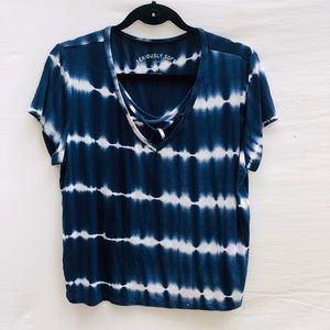 Super soft Aero V-neck, batik T-shirt